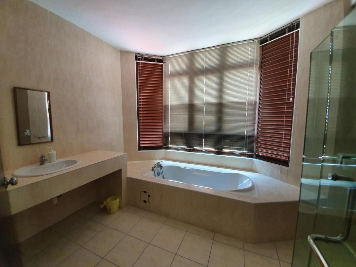 Eden Cosy Living Apartment Бату Феринги Екстериор снимка