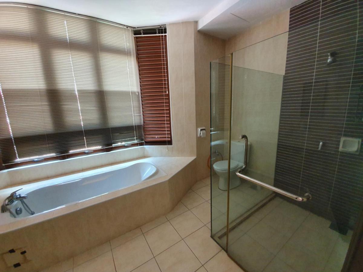 Eden Cosy Living Apartment Бату Феринги Екстериор снимка